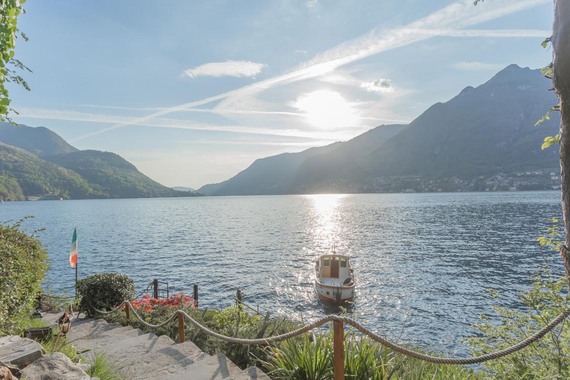 The Writer'S Nest Waterfront Villa By Rent All Como Faggeto Lario Exterior photo